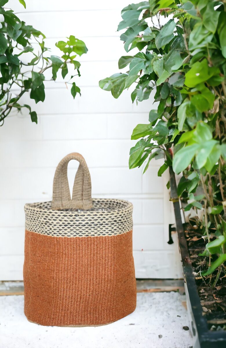 Two-tone jute planter with handle